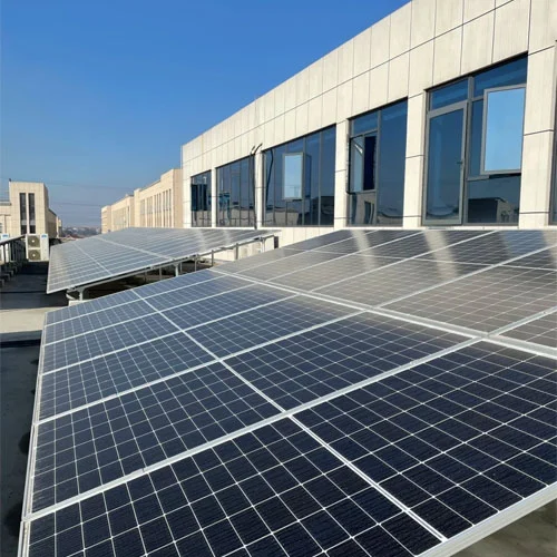 Fotovoltaïsche panelen heffen en positioneren